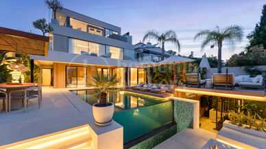 Villa View - Luxury renovated villa with sea views Nueva Andalucía