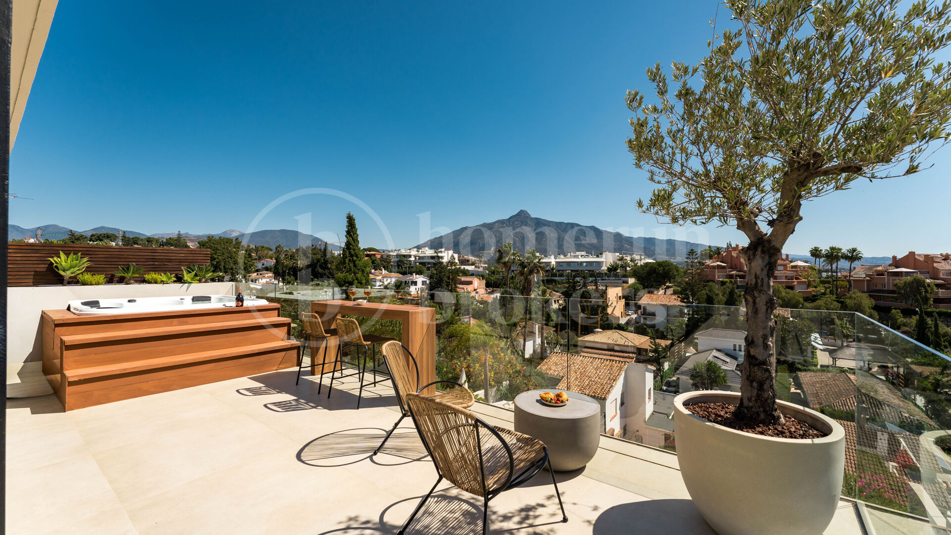 Villa View - Luxury renovated villa with sea views Nueva Andalucía