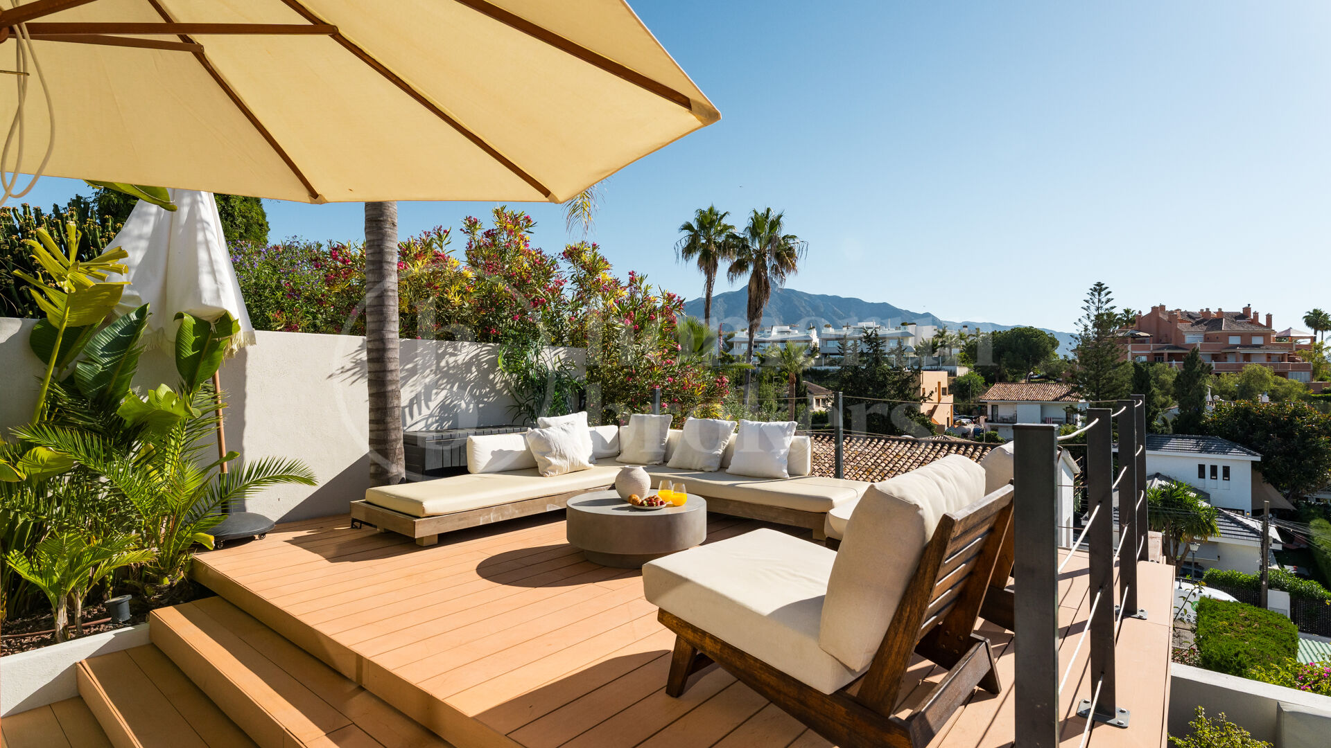 Villa View - Luxury renovated villa with sea views Nueva Andalucía
