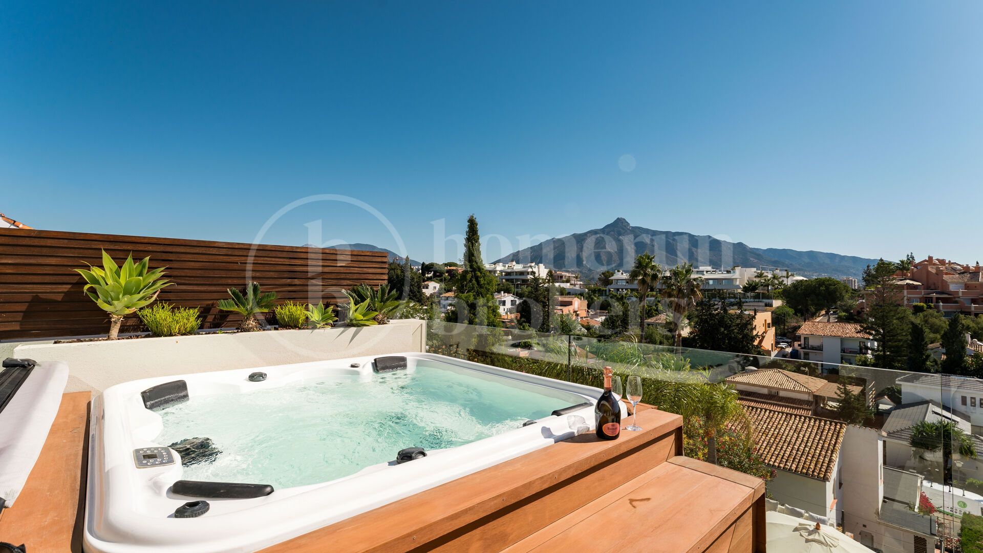 Villa View - Luxury renovated villa with sea views Nueva Andalucía
