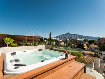 Villa View - Luxury renovated villa with sea views Nueva Andalucía