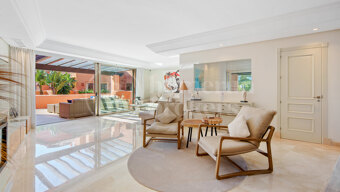 Duplex La Morera - Beachfront Duplex Penthouse with Sea Views in East Marbella