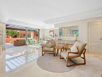 Duplex La Morera - Beachfront Duplex Penthouse with Sea Views in East Marbella