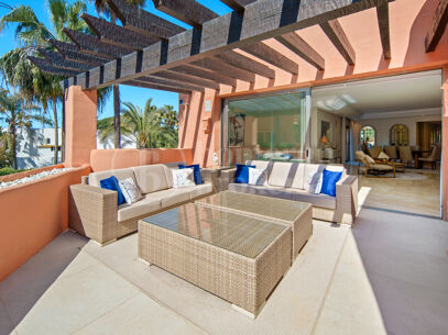 Duplex La Morera - Beachfront Duplex Penthouse with Sea Views in East Marbella