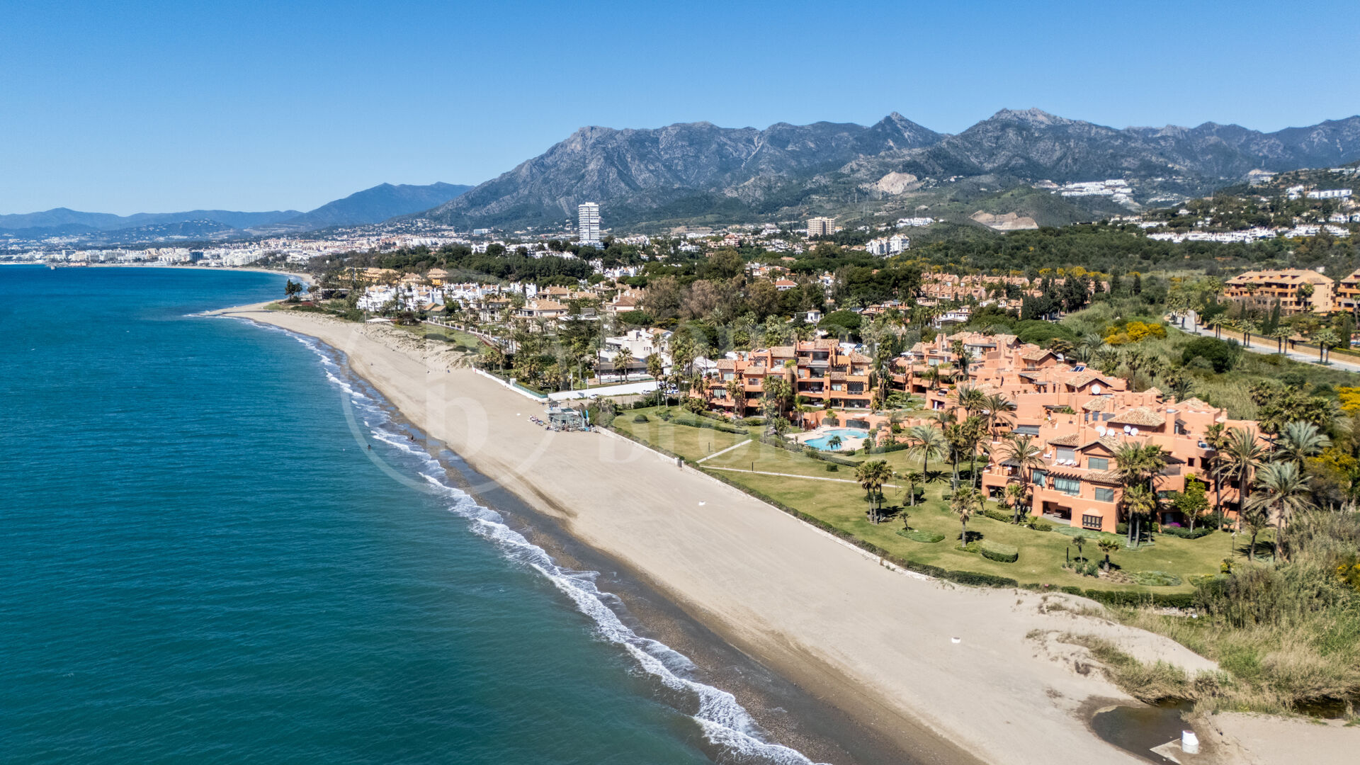 Duplex La Morera - Beachfront Duplex Penthouse with Sea Views in East Marbella