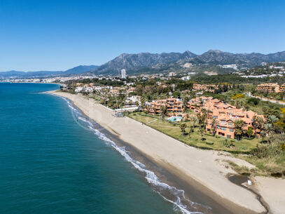 Duplex La Morera - Beachfront Duplex Penthouse with Sea Views in East Marbella