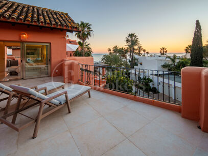 Duplex La Morera - Beachfront Duplex Penthouse with Sea Views in East Marbella