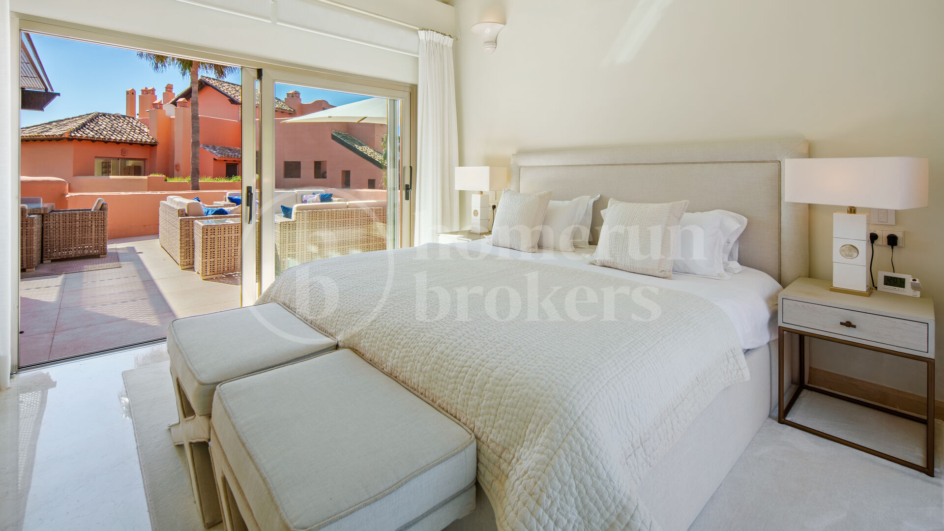 Duplex La Morera - Beachfront Duplex Penthouse with Sea Views in East Marbella