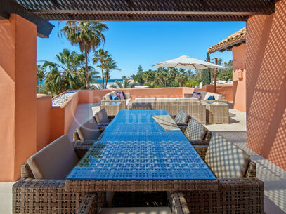Duplex La Morera - Beachfront Duplex Penthouse with Sea Views in East Marbella