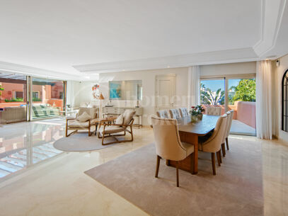 Duplex La Morera - Beachfront Duplex Penthouse with Sea Views in East Marbella