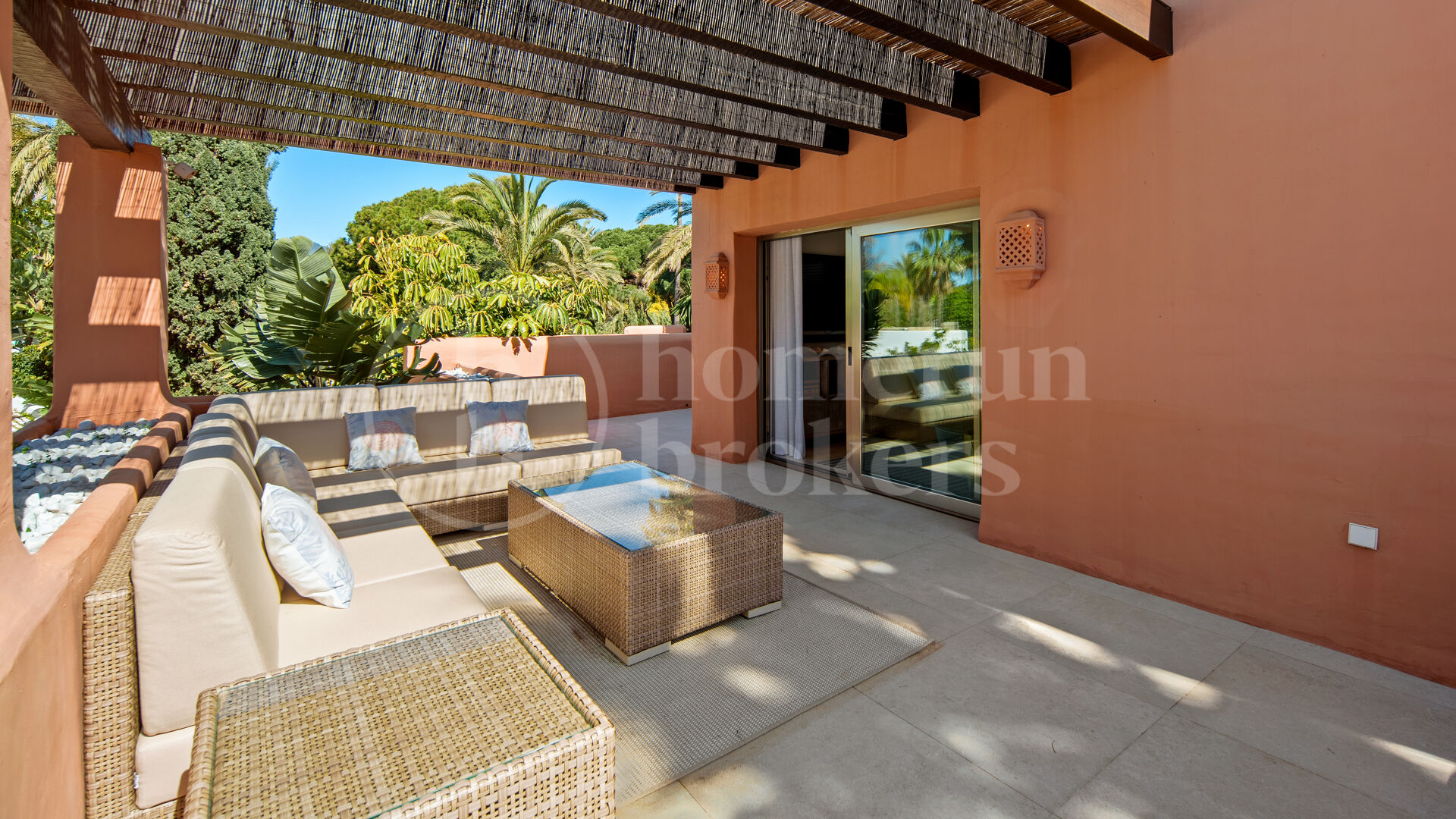Duplex La Morera - Beachfront Duplex Penthouse with Sea Views in East Marbella