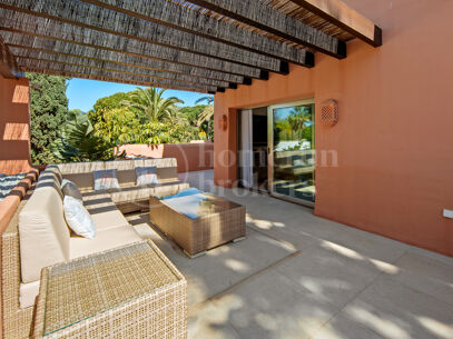 Duplex La Morera - Beachfront Duplex Penthouse with Sea Views in East Marbella