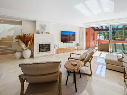 Duplex La Morera - Beachfront Duplex Penthouse with Sea Views in East Marbella