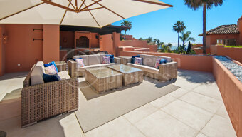Duplex La Morera - Beachfront Duplex Penthouse with Sea Views in East Marbella