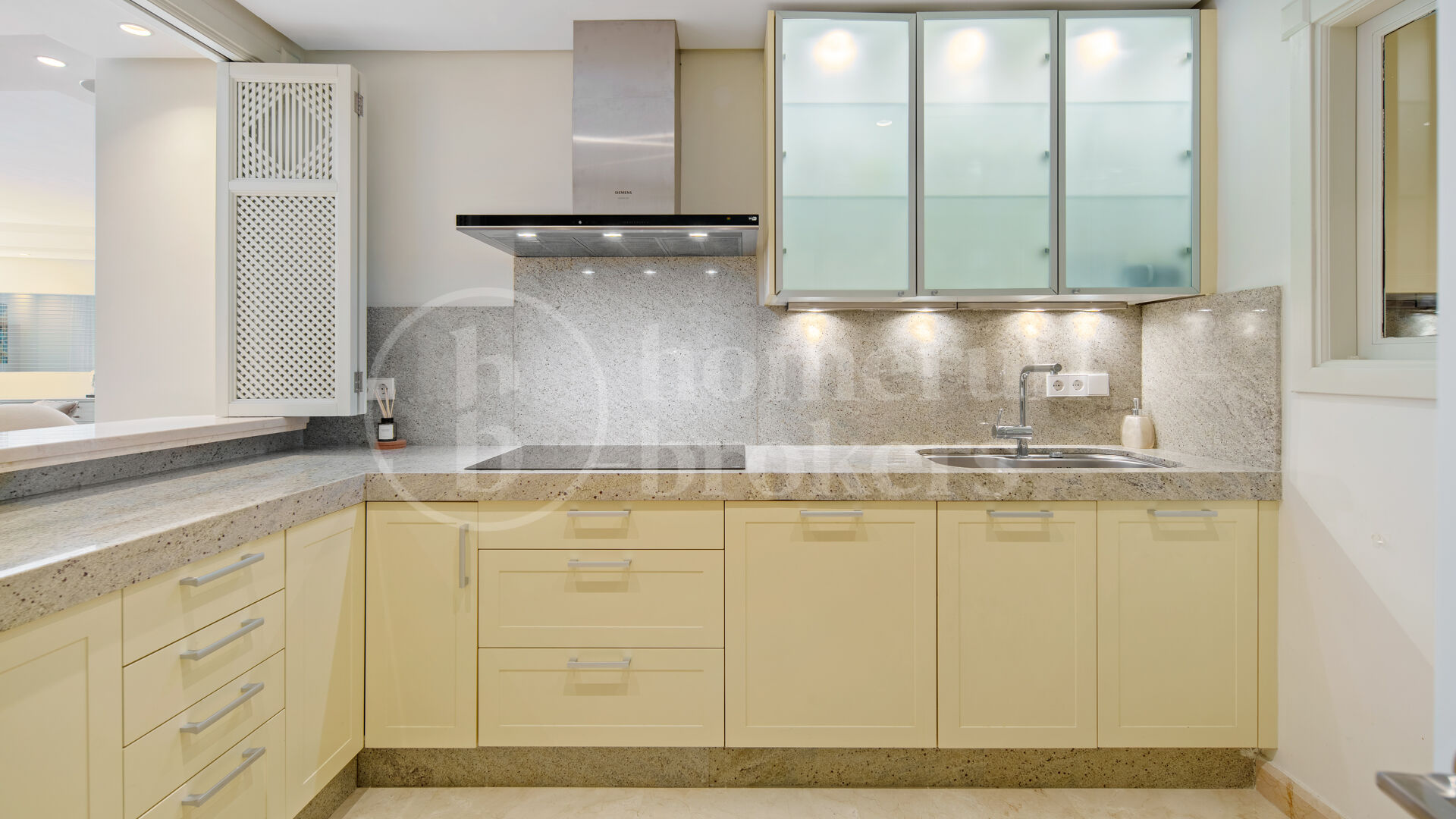 Duplex La Morera - Beachfront Duplex Penthouse with Sea Views in East Marbella