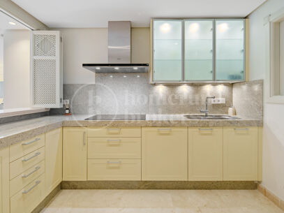 Duplex La Morera - Beachfront Duplex Penthouse with Sea Views in East Marbella
