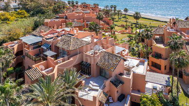 Duplex La Morera - Beachfront Duplex Penthouse with Sea Views in East Marbella