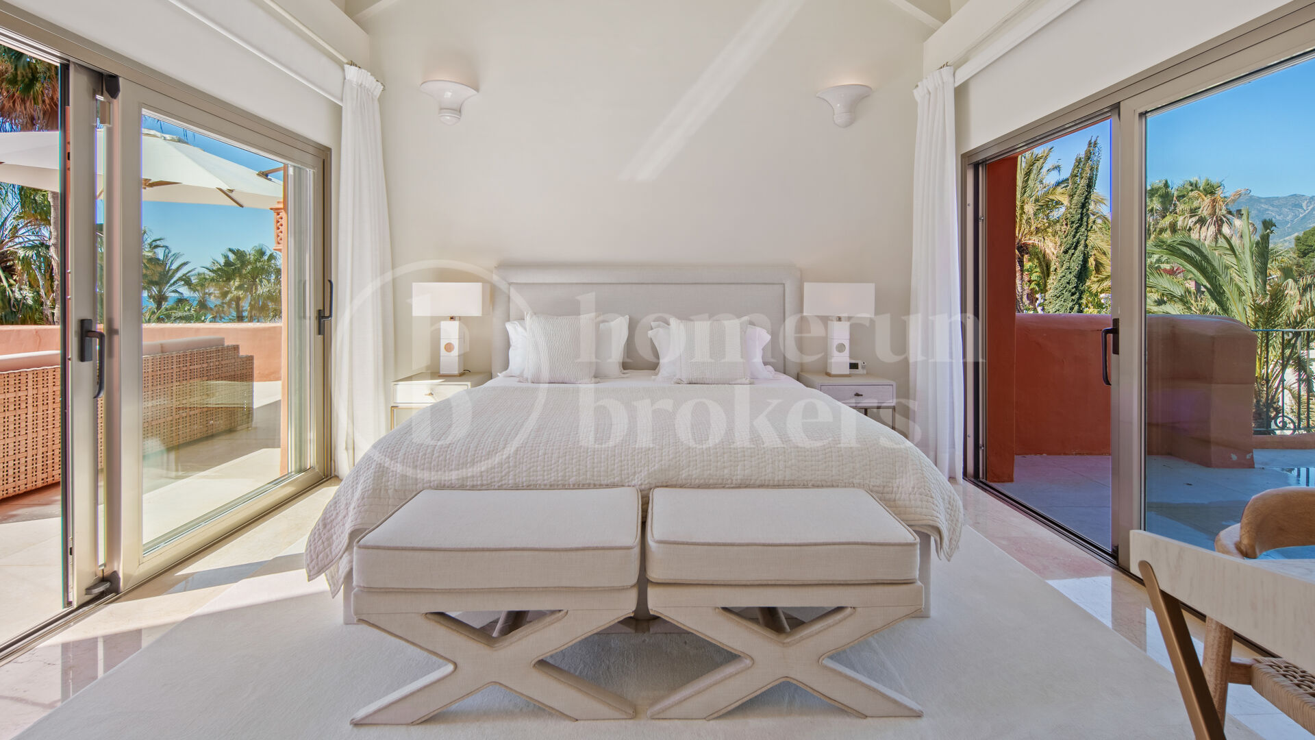 Duplex La Morera - Beachfront Duplex Penthouse with Sea Views in East Marbella
