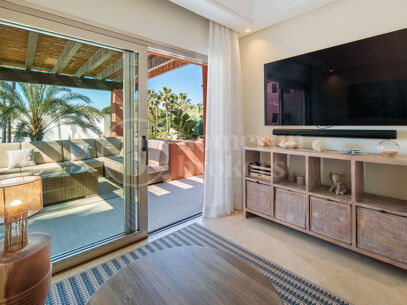 Duplex La Morera - Beachfront Duplex Penthouse with Sea Views in East Marbella