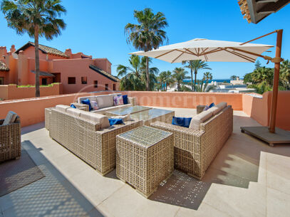 Duplex La Morera - Beachfront Duplex Penthouse with Sea Views in East Marbella