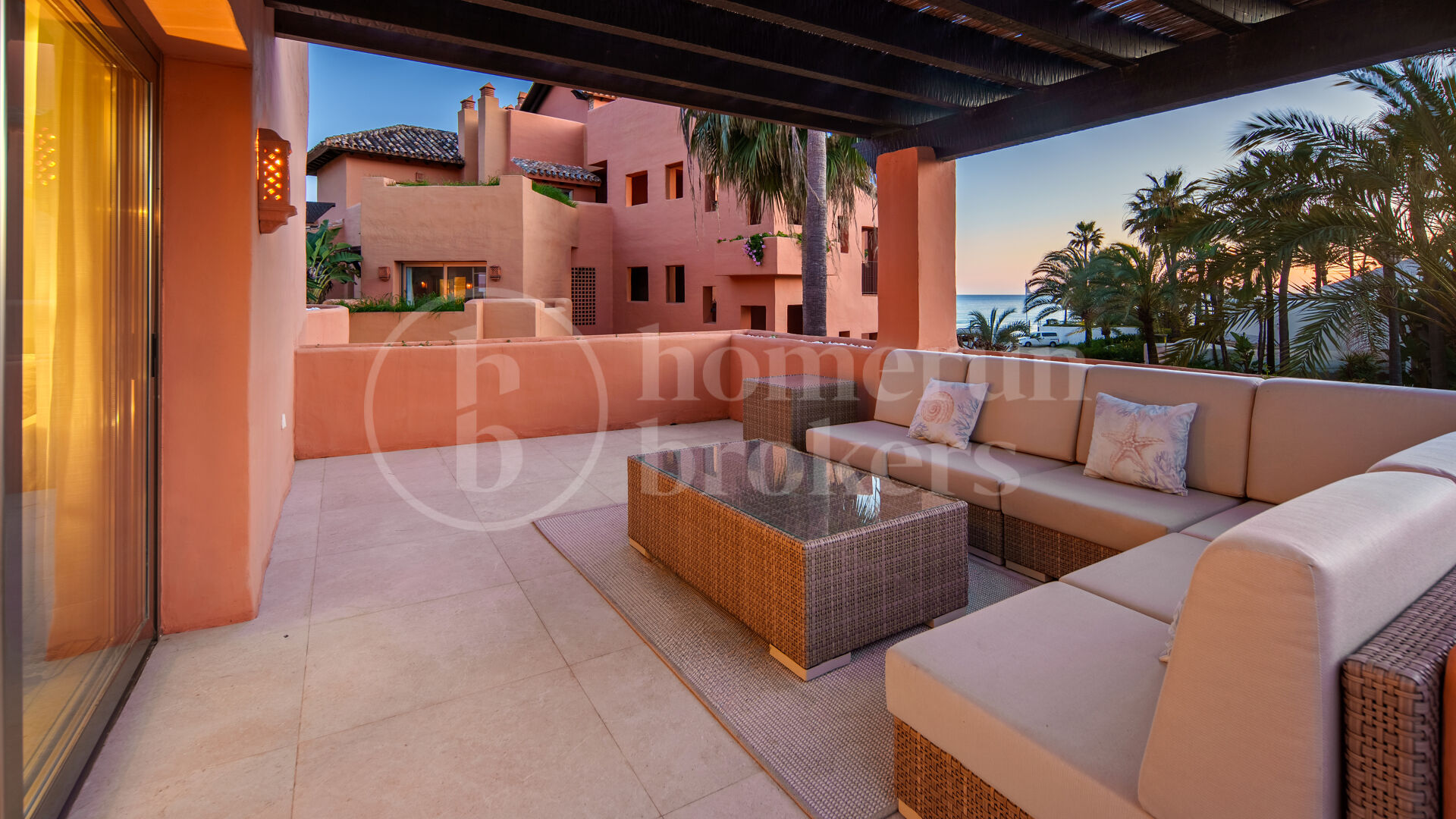 Duplex La Morera - Beachfront Duplex Penthouse with Sea Views in East Marbella