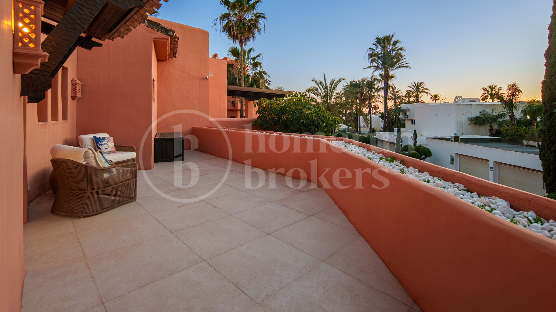 Duplex La Morera - Beachfront Duplex Penthouse with Sea Views in East Marbella