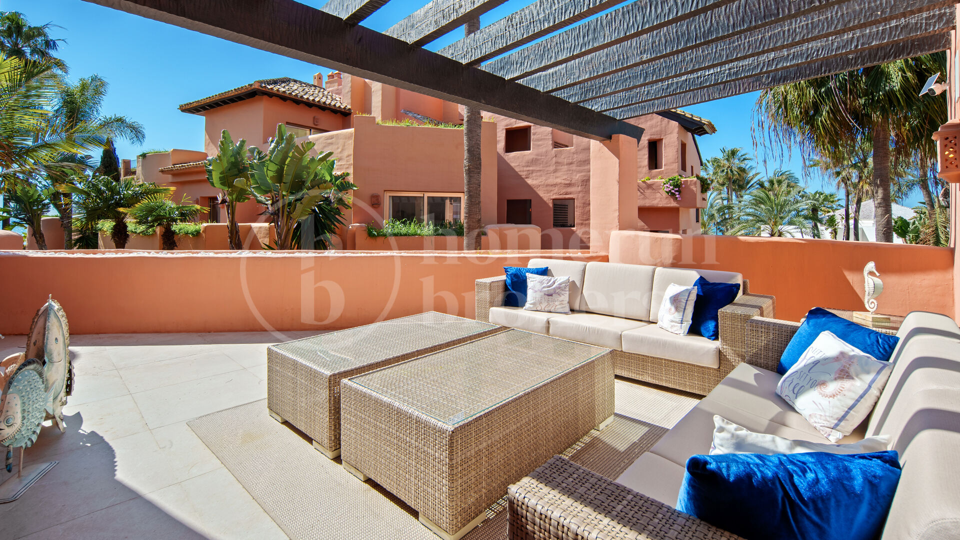 Duplex La Morera - Beachfront Duplex Penthouse with Sea Views in East Marbella