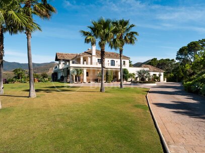 Villa Karolina - Elegant luxury Estate with sea views in Estepona