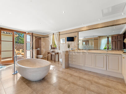 Villa Karolina - Elegant luxury Estate with sea views in Estepona