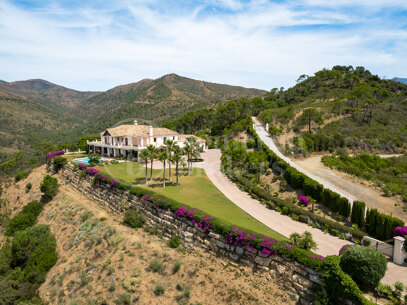 Villa Karolina - Elegant luxury Estate with sea views in Estepona