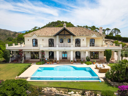 Villa Karolina - Elegant luxury Estate with sea views in Estepona