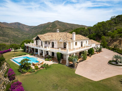 Villa Karolina - Elegant luxury Estate with sea views in Estepona