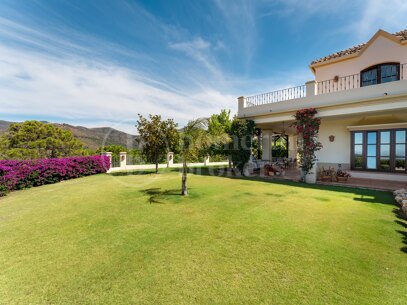 Villa Karolina - Elegant luxury Estate with sea views in Estepona