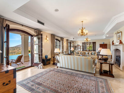 Villa Karolina - Elegant luxury Estate with sea views in Estepona
