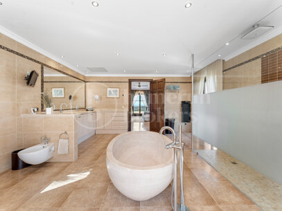 Villa Karolina - Elegant luxury Estate with sea views in Estepona