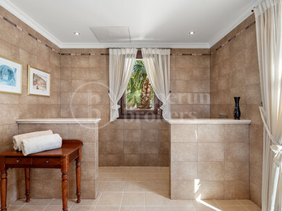 Villa Karolina - Elegant luxury Estate with sea views in Estepona