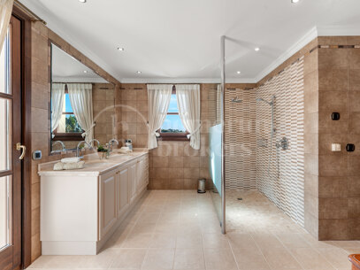 Villa Karolina - Elegant luxury Estate with sea views in Estepona