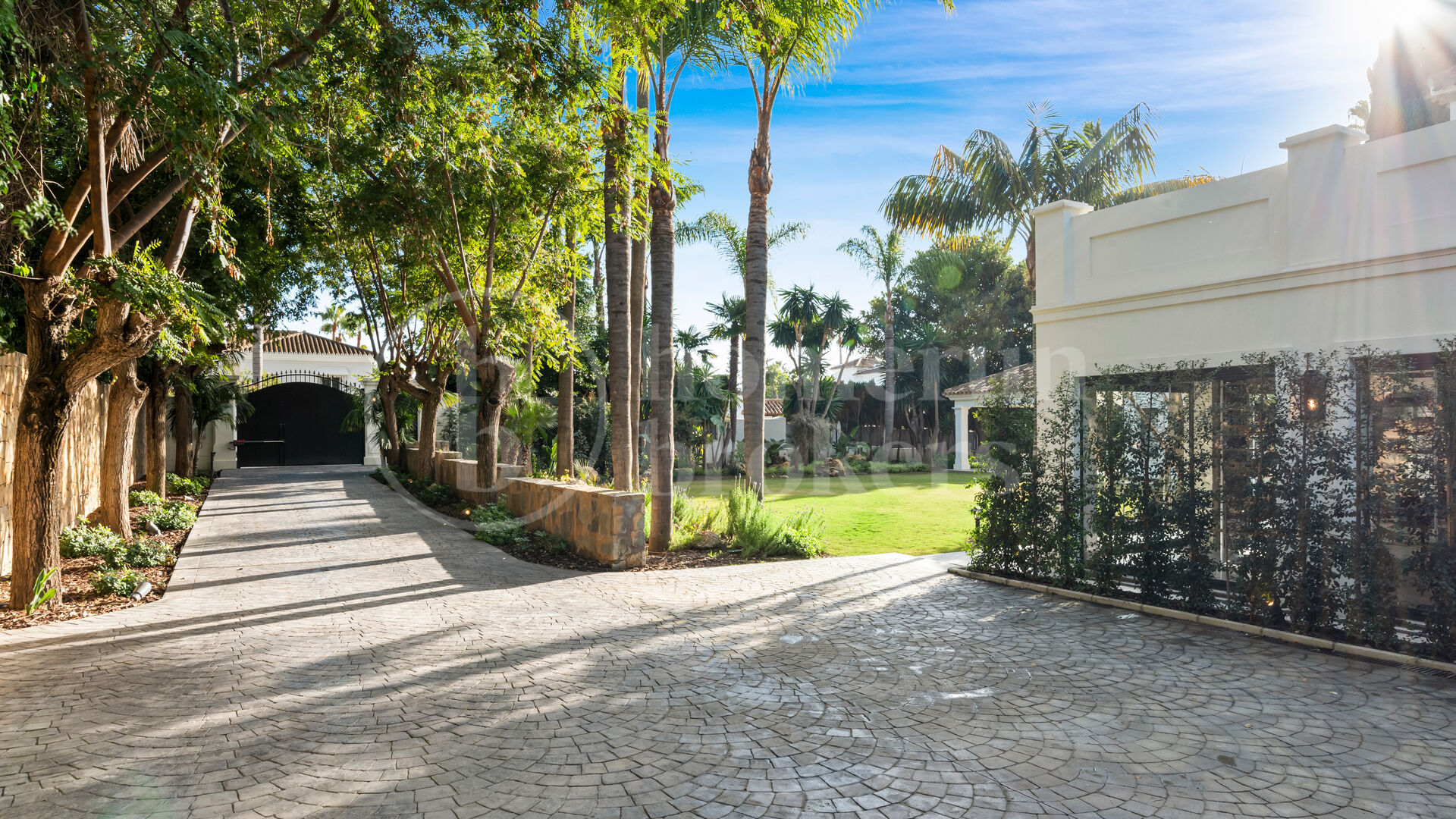 Villa La Hacienda - Luxury Villa in Nueva Andalucia