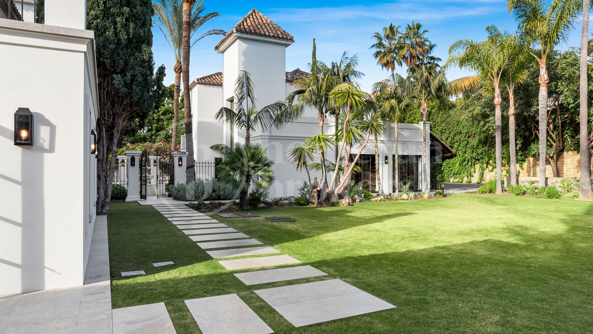 Villa La Hacienda - Luxury Villa in Nueva Andalucia