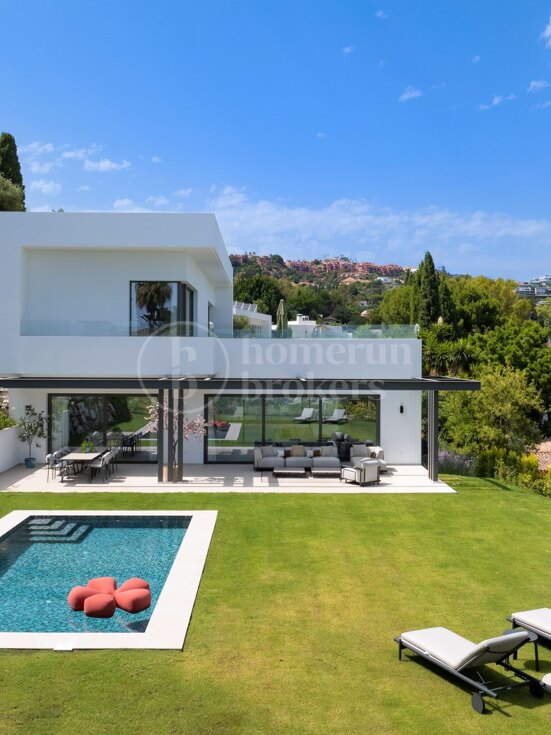 Villa Bonaldo - 6 Bedroom Modern Villa in Benahavis