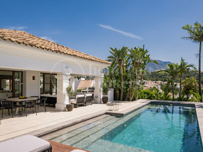 Villa Anankiara - Renovated Family Villa for Sale in Nueva Andalucía