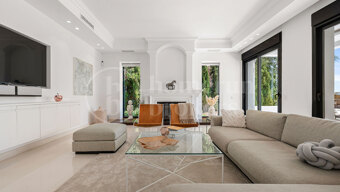 Villa Orion - Luxury 5-Bedroom Frontline Golf Villa in Marbella