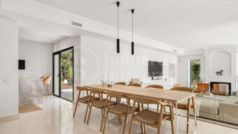 Villa Orion - Luxury 5-Bedroom Frontline Golf Villa in Marbella