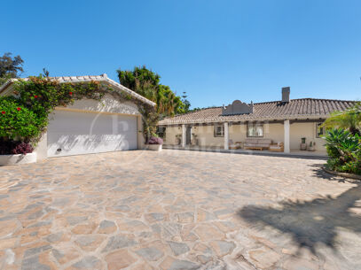 Villa Noora - Renoverad villa i Altos del Paraiso