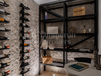 Villa Elara – Renoverad villa i Los Naranjos Hill Club