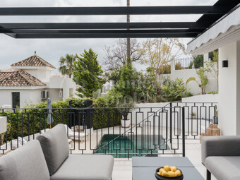 Villa Elara – Renoverad villa i Los Naranjos Hill Club