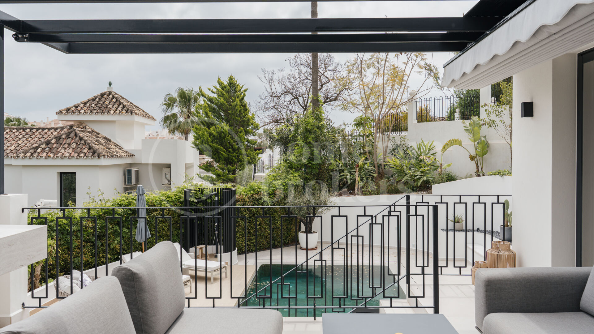 Villa Elara - Renovated Villa in. Los Naranjos Hill Club