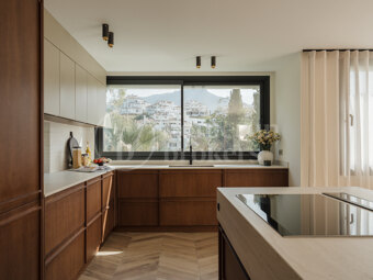 Villa Elara – Renoverad villa i Los Naranjos Hill Club