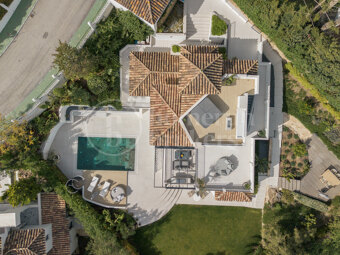 Villa Elara – Renoverad villa i Los Naranjos Hill Club
