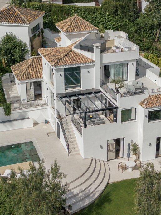 Villa Elara - Renovated Villa in. Los Naranjos Hill Club